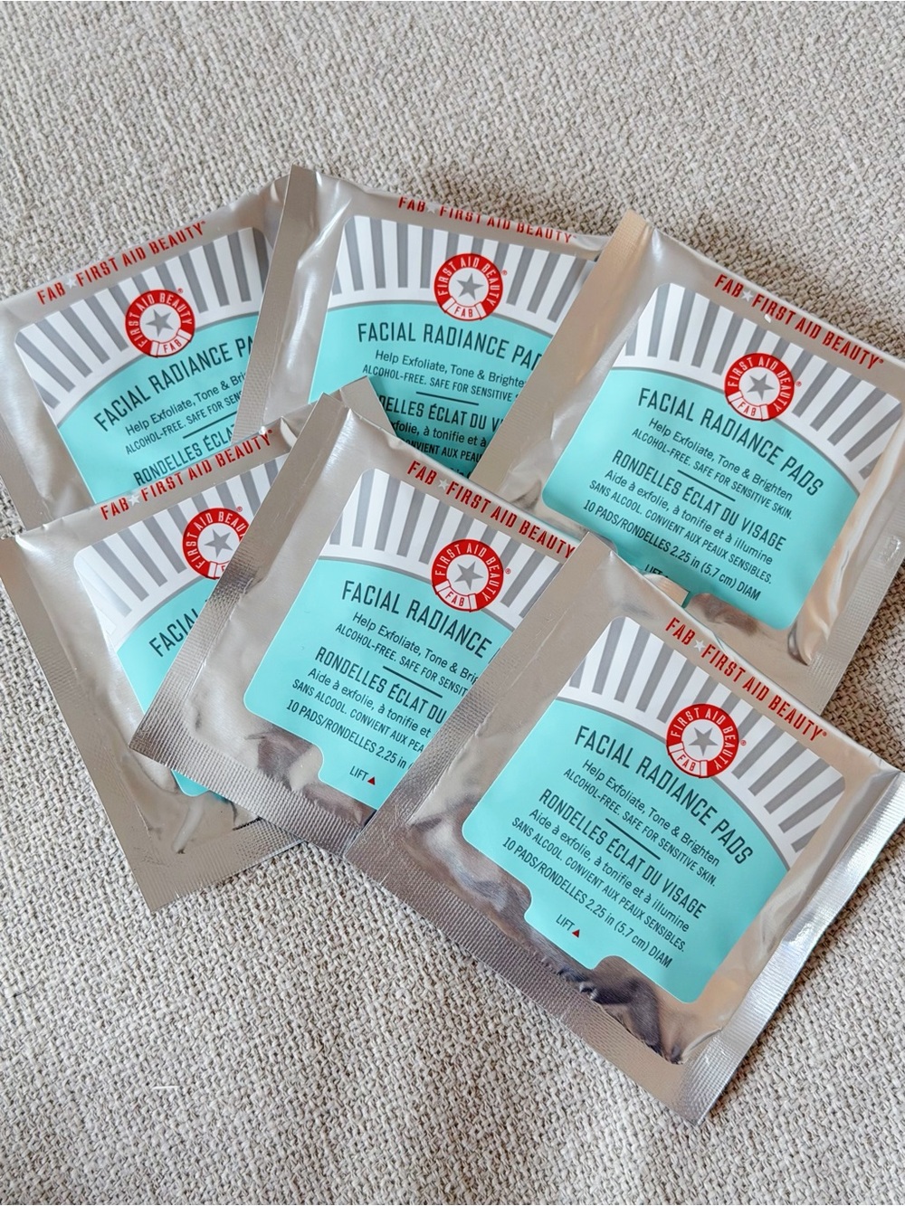 First Aid Beauty Facial Radiance Pads with Glycolic + Lactic Acids 60 Pads